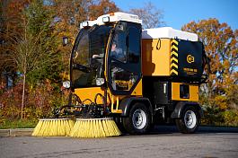 Универсальная подметальная машина «SWEEPER» ММК-1500 (пылесос, объем бункера для смета 1,5 куб/м)