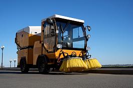 Универсальная подметальная машина «SWEEPER» ММК-2000 (пылесос, объем бункера для смета 2 куб/м)