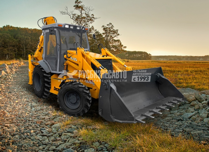 Купить Экскаватор-погрузчик ДСТ-Урал BL85S в компании Русбизнесавто - изображение 1